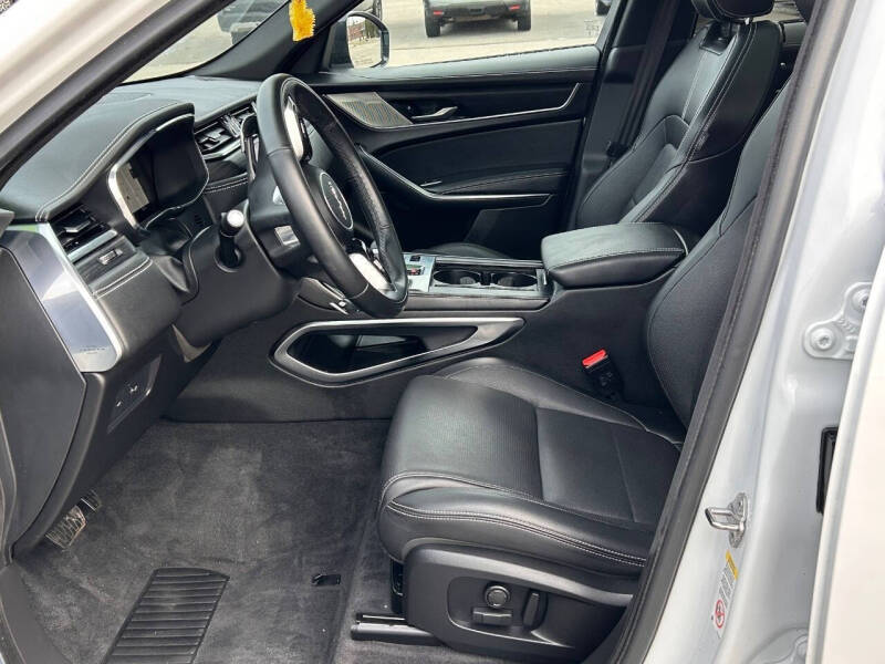 2024 Jaguar F-PACE P250 R-Dynamic S