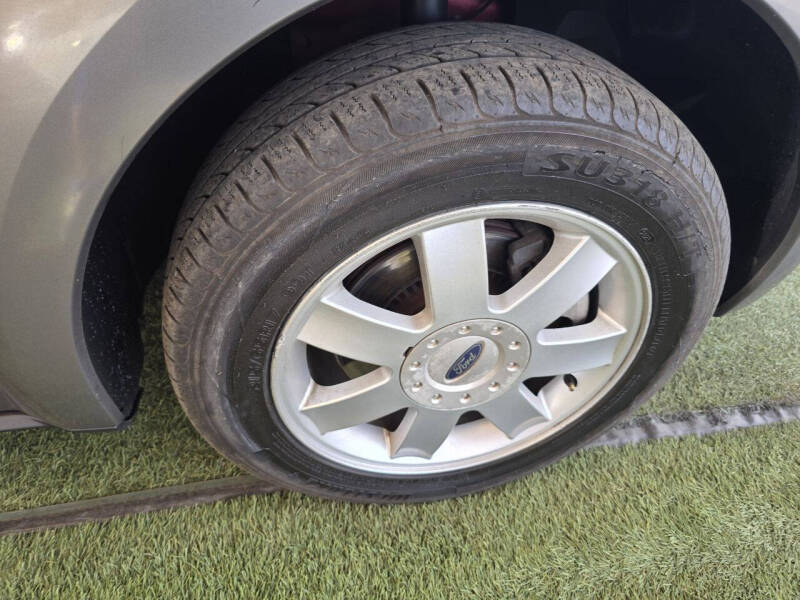 2005 Ford Freestyle SE