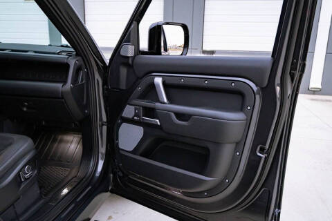 2024 Land Rover Defender 130 V8 P500