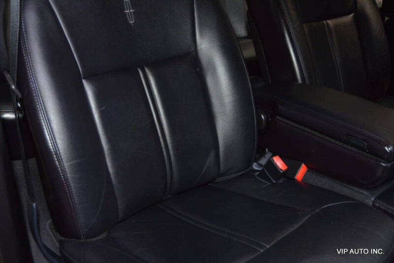 2005 Lincoln Town Car Signature Limited