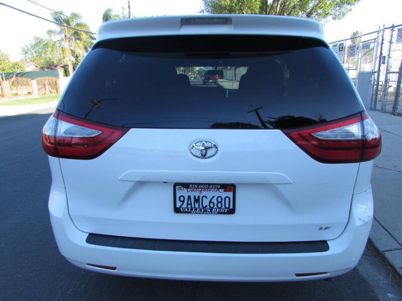 2017 Toyota Sienna LE 8-Passenger
