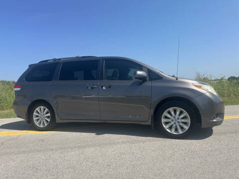 2012 Toyota Sienna LE 7-Passenger