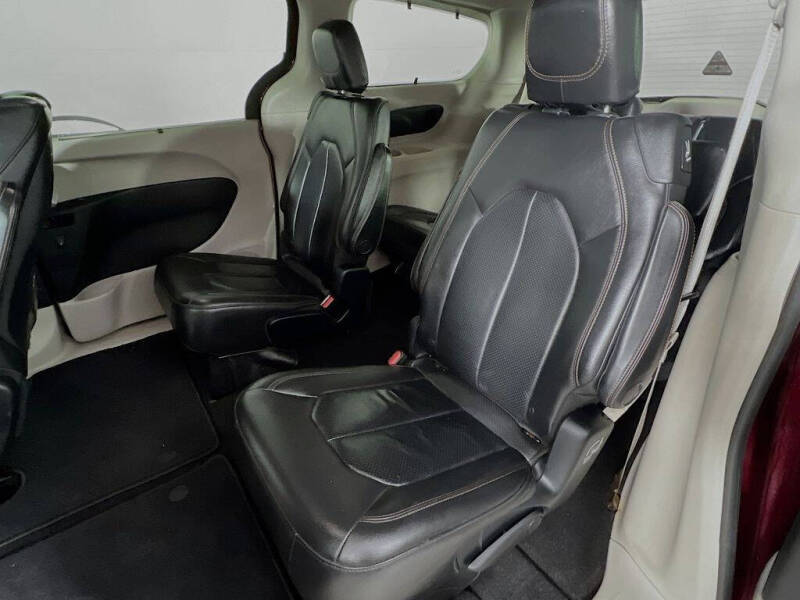 2017 Chrysler Pacifica Touring-L Plus