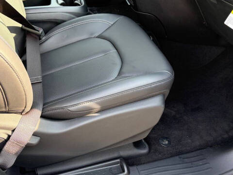 2025 Chrysler Voyager LX