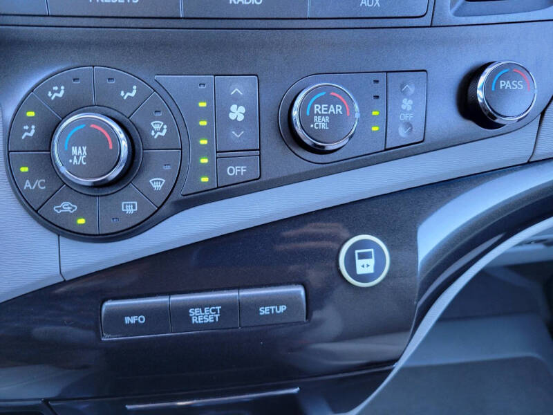 2011 Toyota WHEELCHAIR VAN