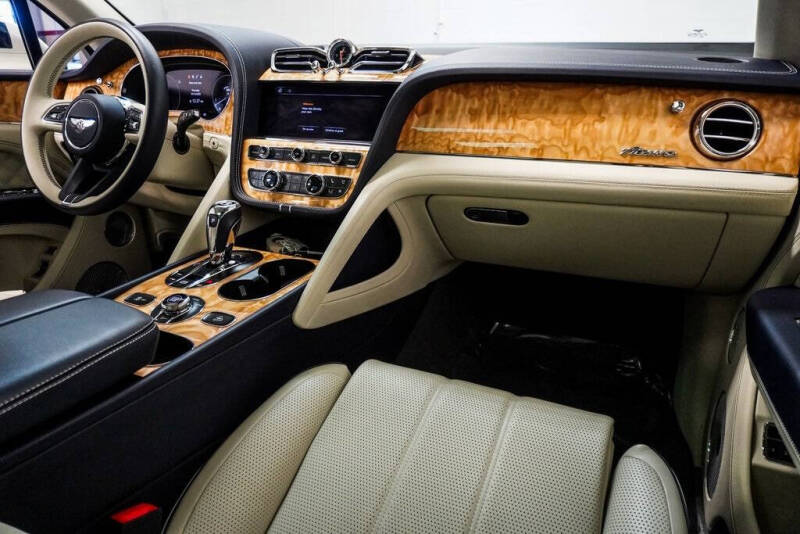 2023 Bentley Bentayga Azure V8