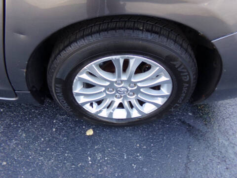 2011 Toyota Sienna XLE 7-Passenger Auto Access Seat