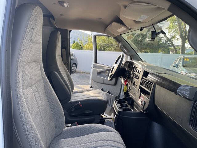 2025 Chevrolet Express 2500