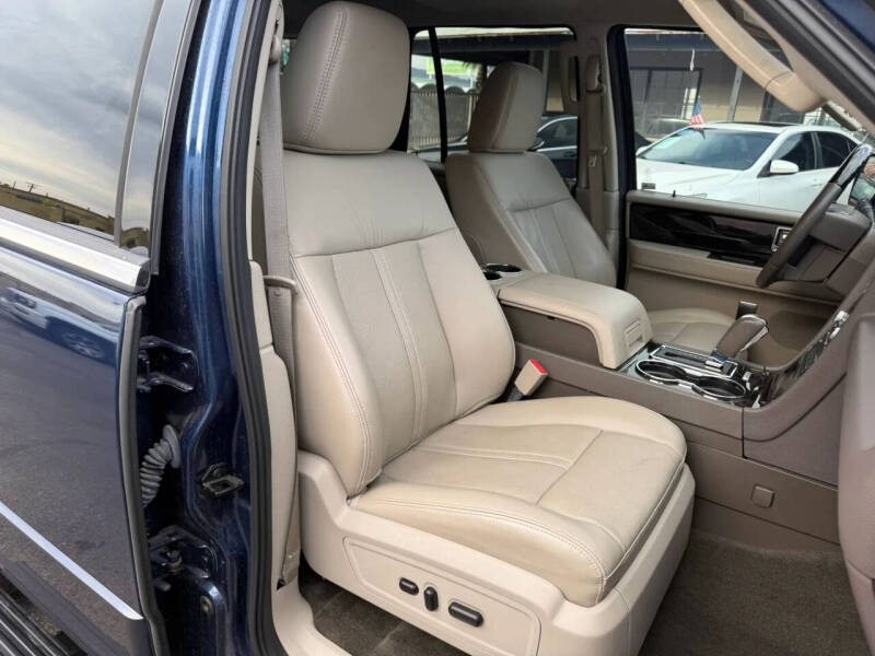 2017 Lincoln Navigator Select