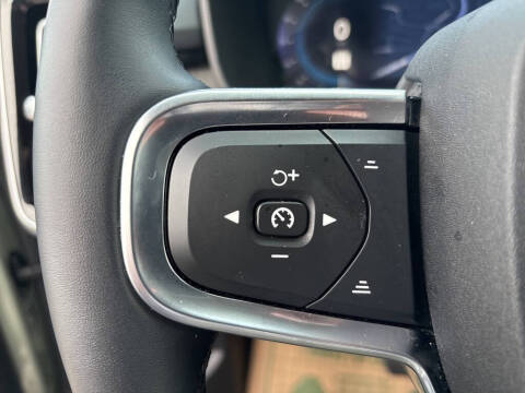 2025 Volvo XC40 B5 Plus Bright Theme