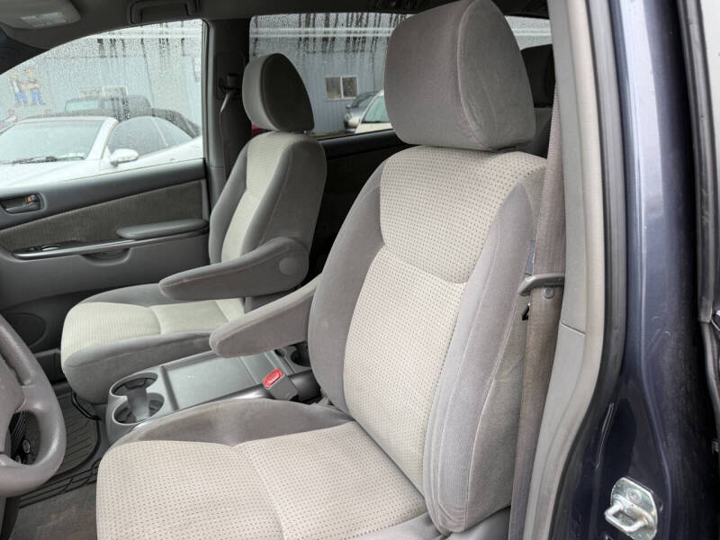 2009 Toyota Sienna LE 7-Passenger