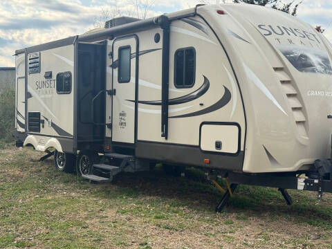 2017 Crossroads RV Sunset Trail