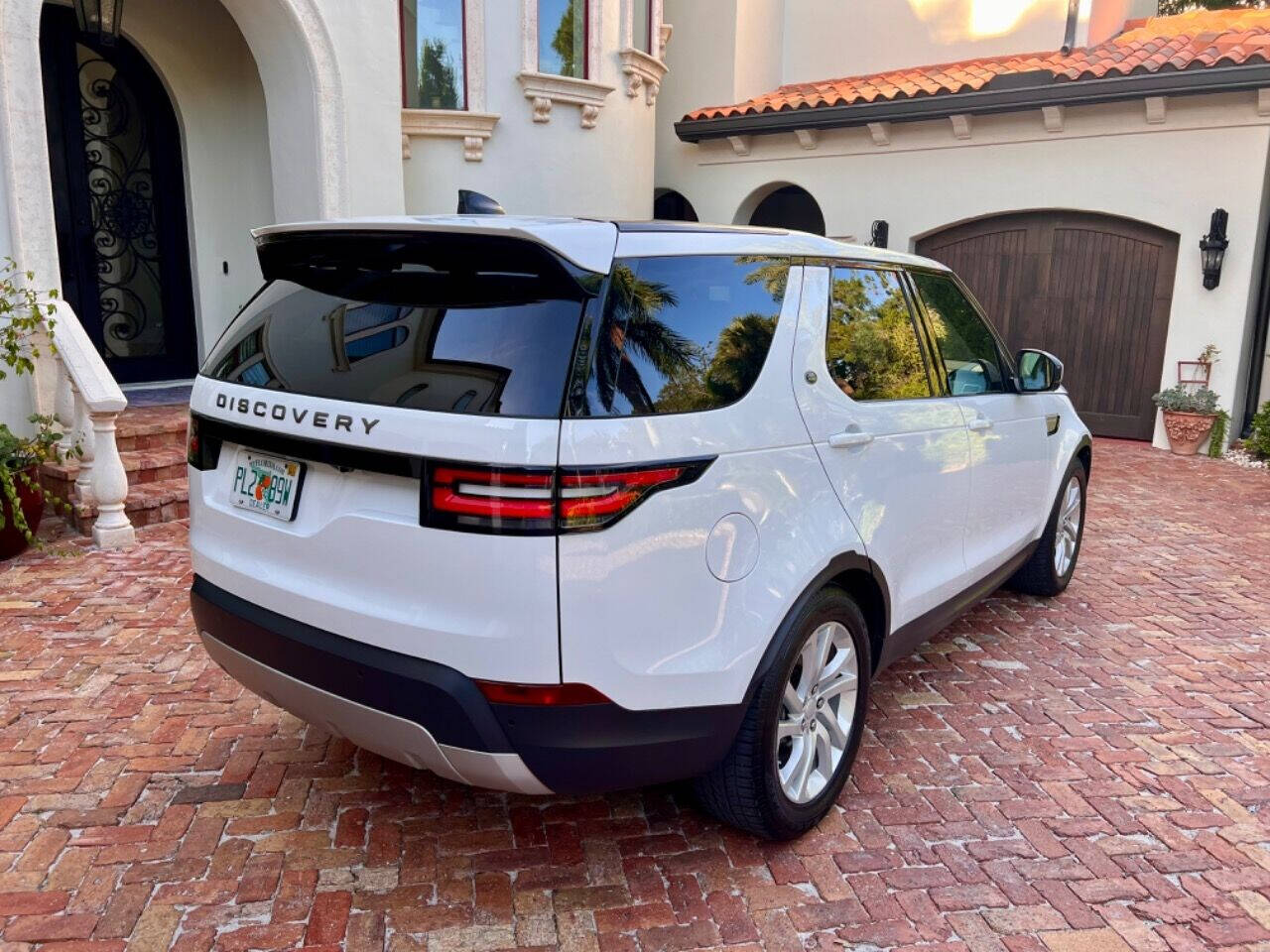 2018 Land Rover Discovery for sale at Signature Auto in Tampa, FL