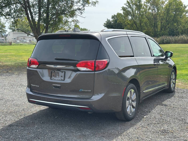 2017 Chrysler Pacifica Hybrid Platinum