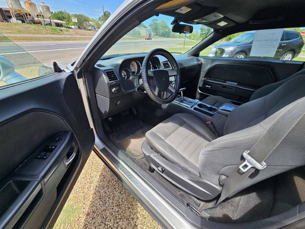 Silver 2009 Dodge Challenger SE SE 2dr Coupe 6