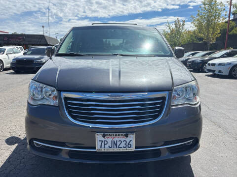 2016 Chrysler Town and Country Touring