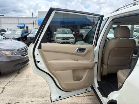 2017 Nissan Pathfinder SL