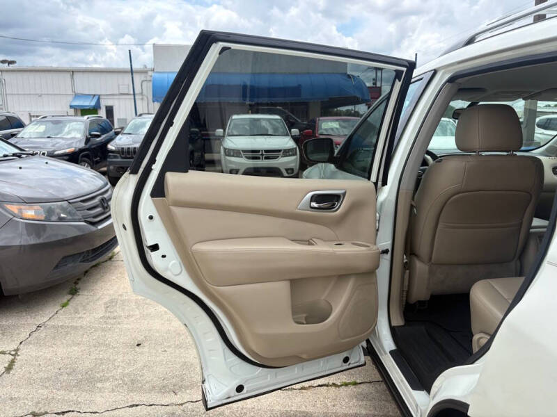 2017 Nissan Pathfinder SL
