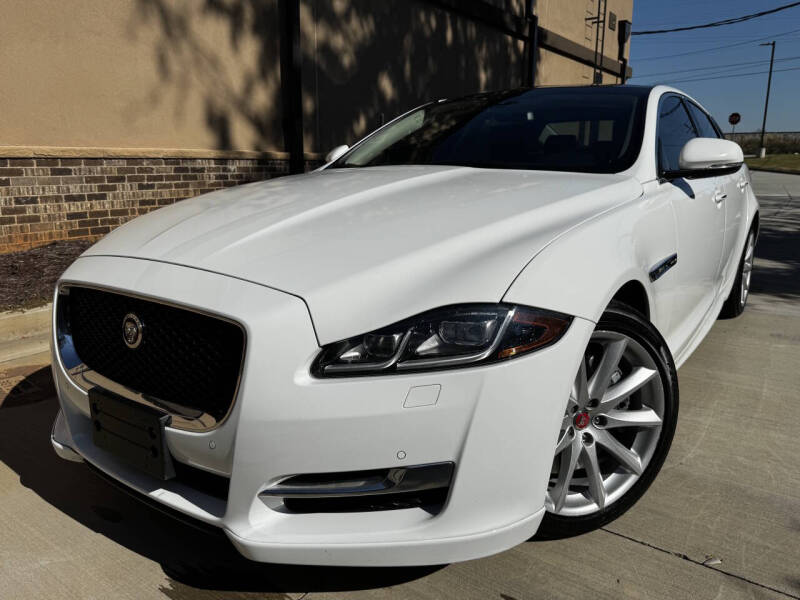 2017 Jaguar XJ R-Sport's photo