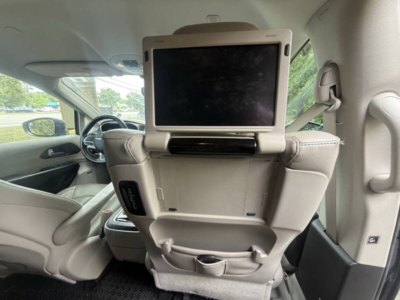 2017 Chrysler Pacifica Touring-L Plus