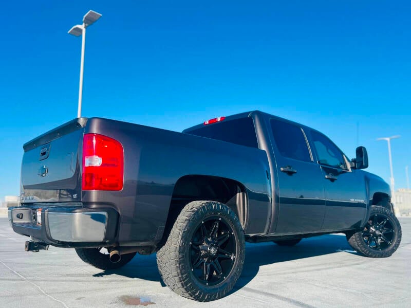 2011 Chevrolet Silverado 1500 LT photo 7