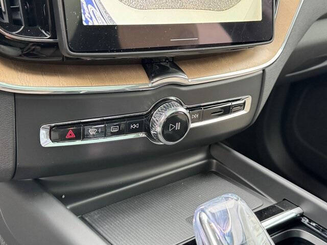 2026 Volvo XC60 T8 Plus