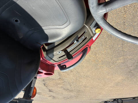 2016 Mahindra 1526