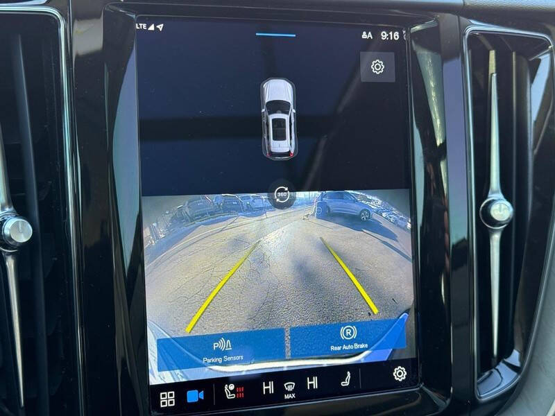 2023 Volvo XC60 B5 Plus Dark Theme