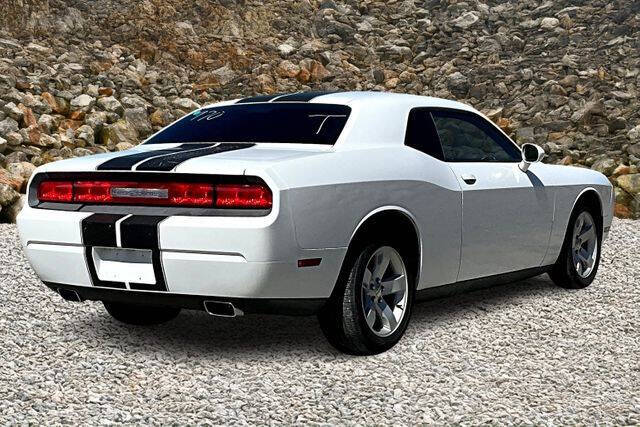 White 2013 Dodge Challenger SXT SXT 2dr Coupe 2