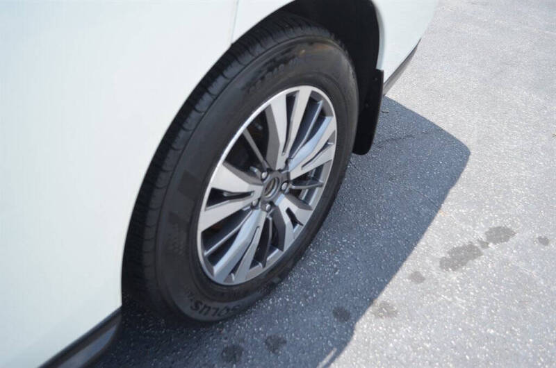 2020 Nissan Pathfinder SL