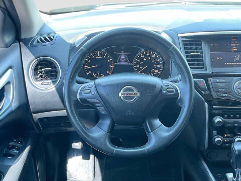 2017 Nissan Pathfinder SV