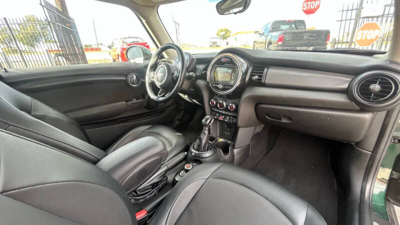 2017 MINI Hardtop 2 Door Cooper