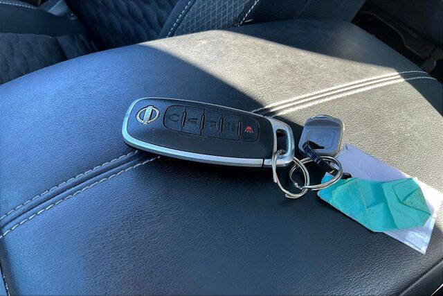 2022 Nissan Pathfinder SV