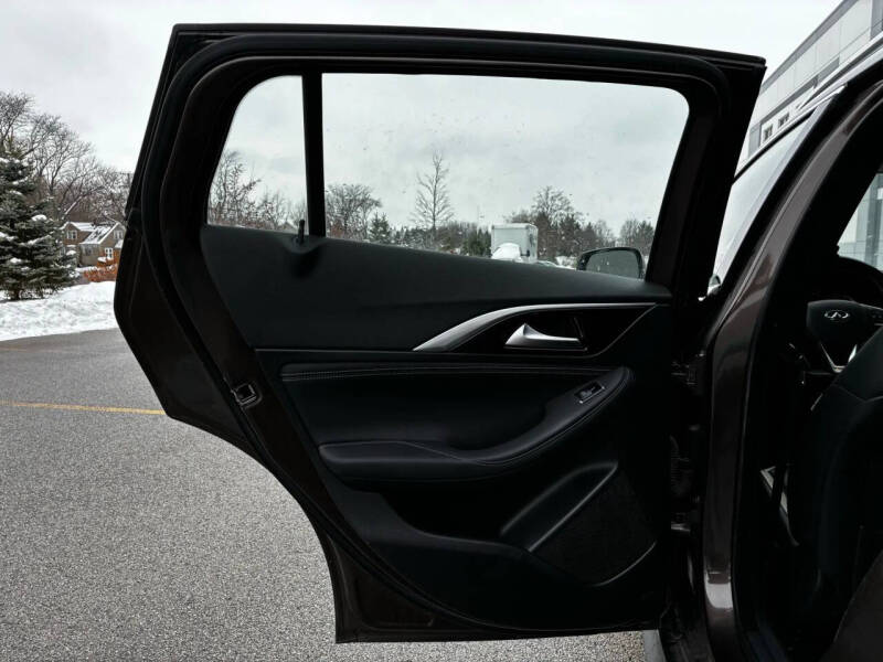 2017 Infiniti QX30 Premium