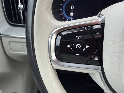 2024 Volvo XC60 B5 Plus Dark Theme