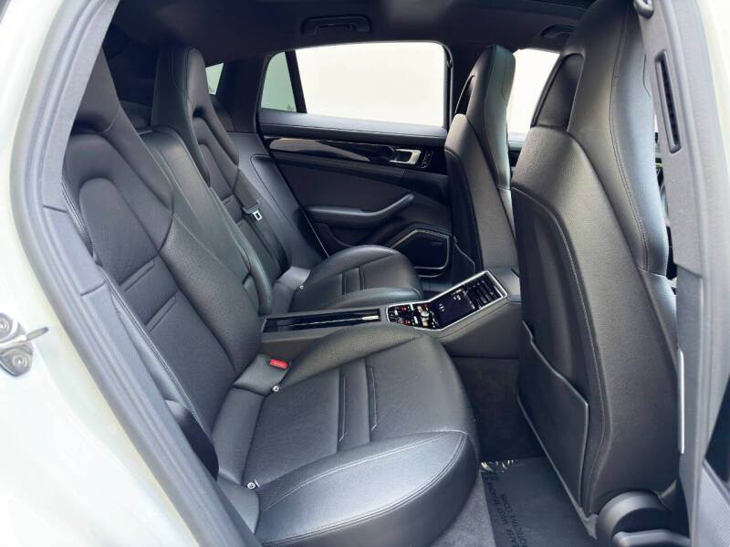 2018 Porsche Panamera 4