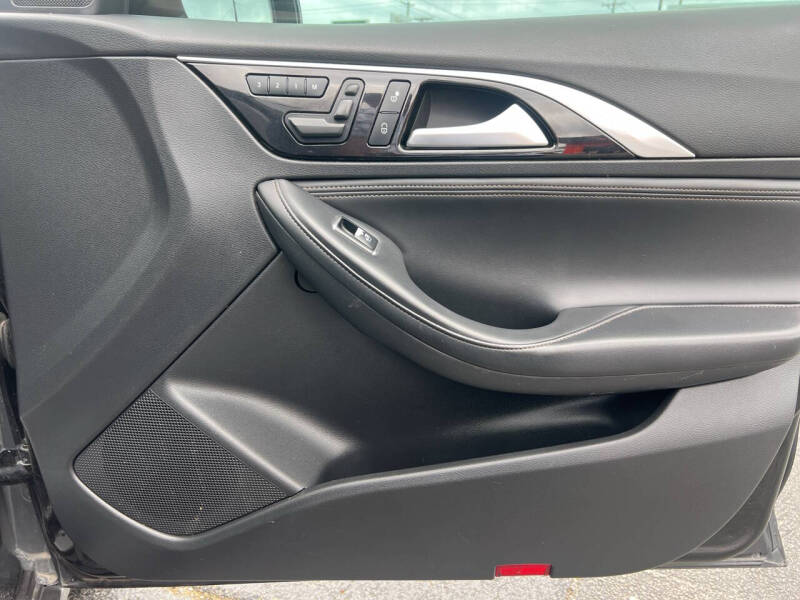 2017 Infiniti QX30
