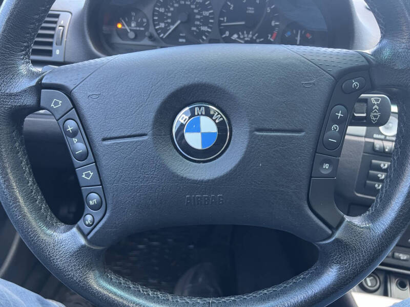 2004 BMW 3 Series 325xi