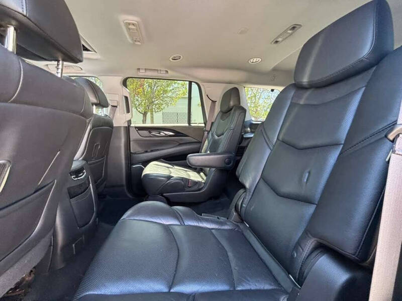 2017 Cadillac Escalade Luxury