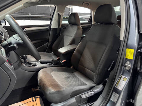 2012 Volkswagen Passat S PZEV