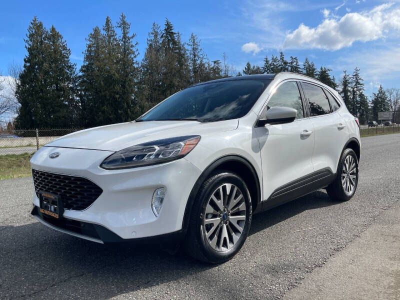 2022 Ford Escape Titanium's photo