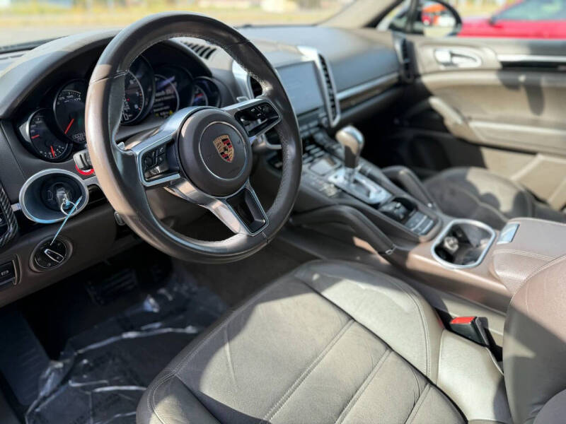 2017 Porsche Cayenne Platinum Edition