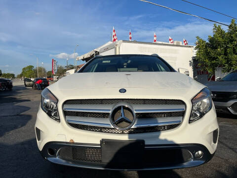 2017 Mercedes-Benz GLA for sale at Molina Auto Sales in Hialeah FL