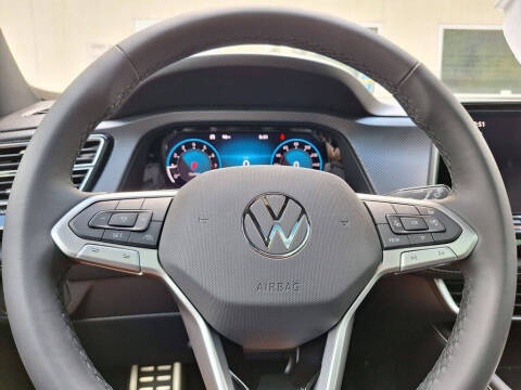 2026 Volkswagen Atlas Cross Sport SEL R-Line Black 4Motion