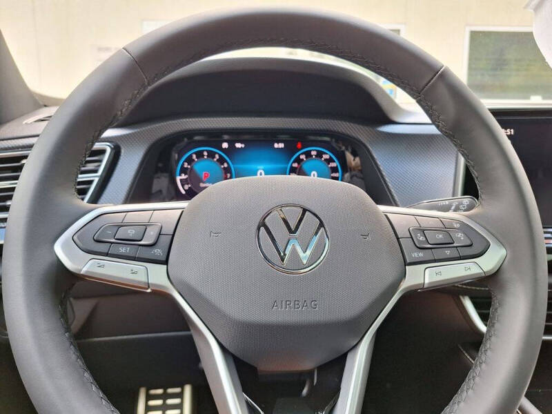 2026 Volkswagen Atlas Cross Sport SEL R-Line Black 4Motion