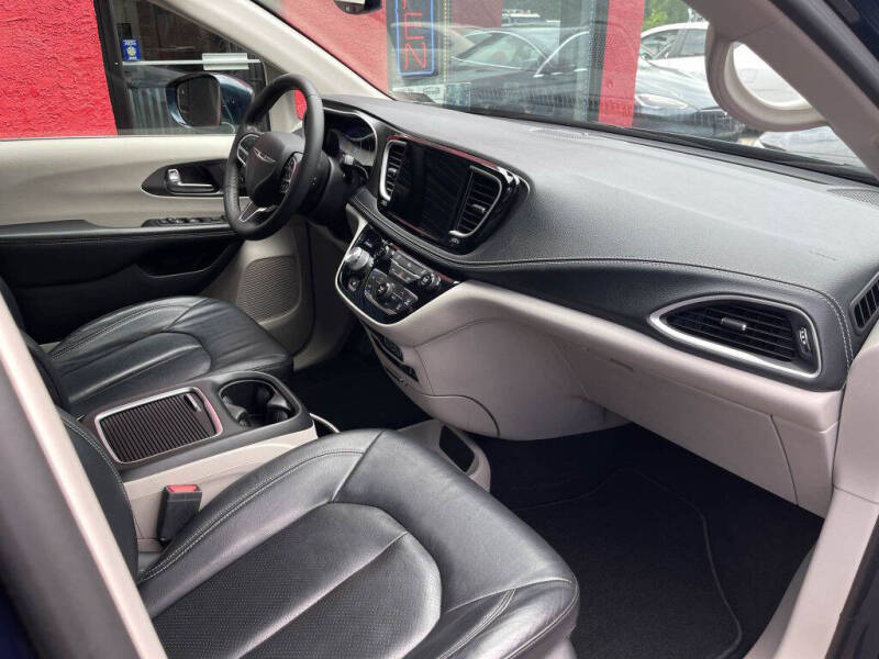 2022 Chrysler Pacifica Touring L