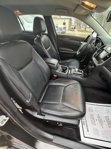 2016 Chrysler 300 Limited