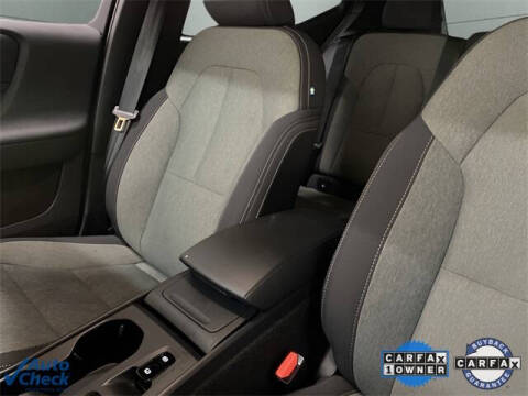 2025 Volvo XC40 B5 Core Bright Theme