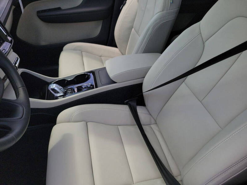 2026 Volvo XC40 B5 Ultra