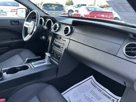 2007 Ford Mustang V6 Deluxe